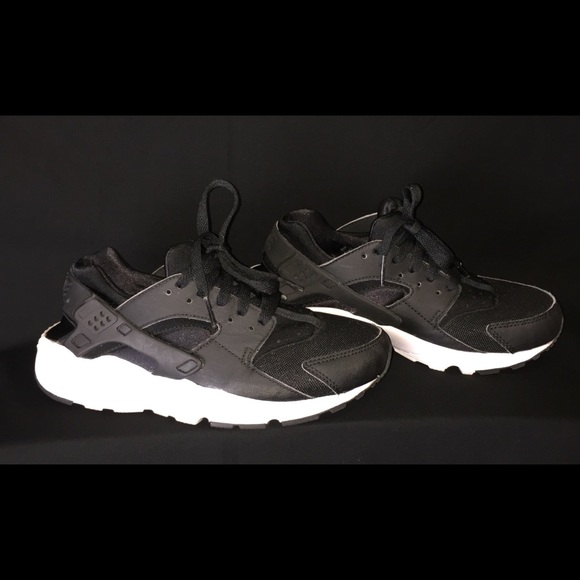 le scarpe nike huaraches donne numero 5 in buone condizioni poshmark le scarpe nike huaraches donne numero 5 in buone condizioni poshmark